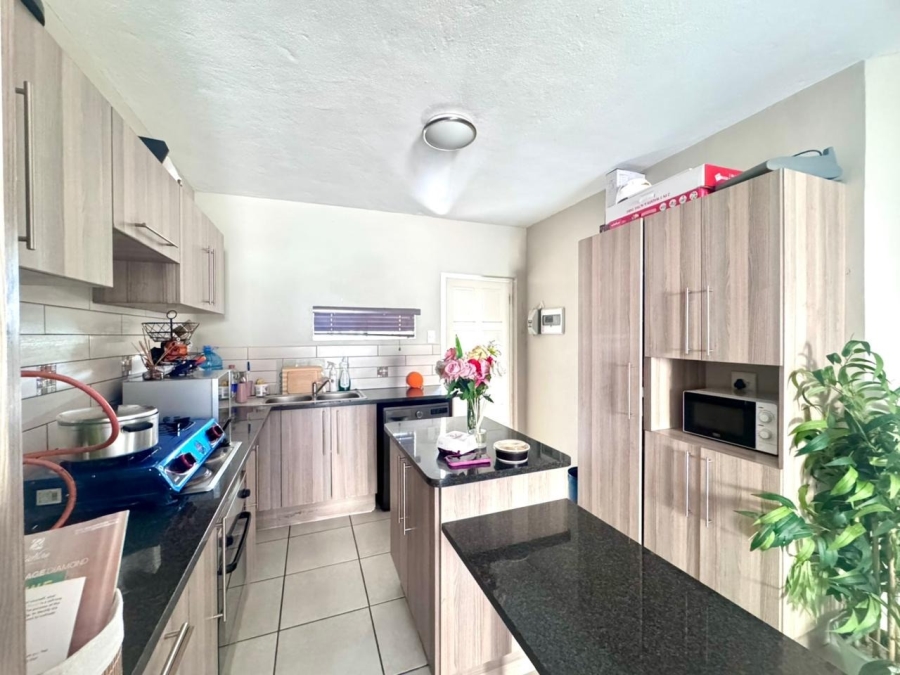 To Let 2 Bedroom Property for Rent in Waterval East North West